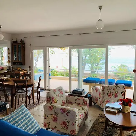 Beachfront Living At Its Coziest - Olympian Summer 리토코론