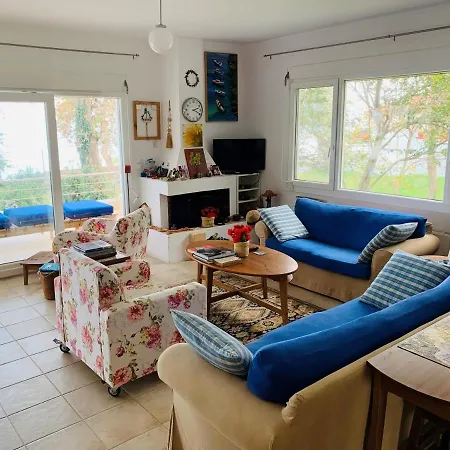 Beachfront Living At Its Coziest - Olympian Summer